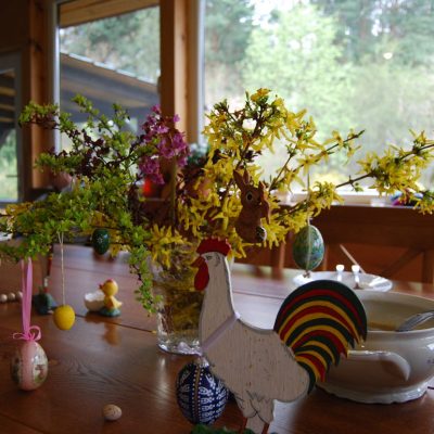 Wielkanocny stół w Domu pod Lipą
